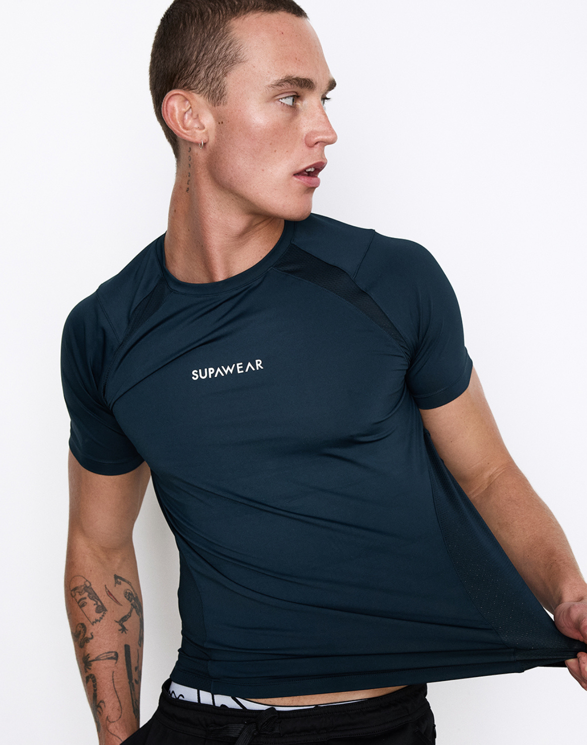 Contouring T-Shirt - Black