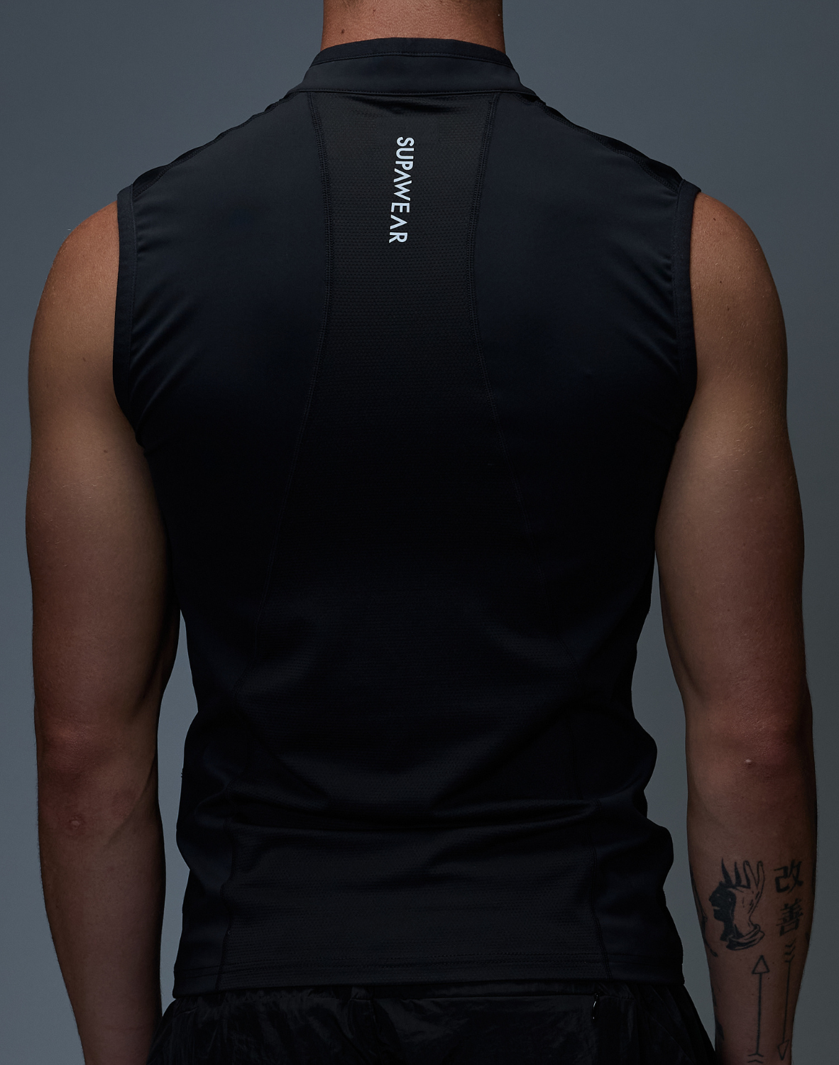 Gym2Street Half-Zip Vest - Black